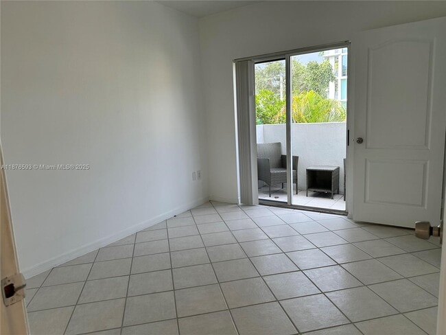Foto del edificio - 3051 SW 27th Ave