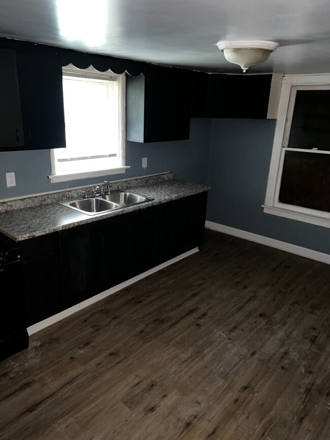 Building Photo - 8444 S Escanaba Ave