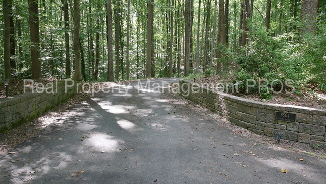 Building Photo - 6504 Hanover Heights Trl