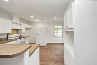 Building Photo - 6526 Carver Rd