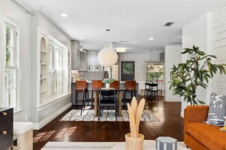 Building Photo - 844 1/2 E 38th St