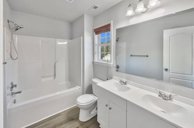 Building Photo - 3912 Harrow Dr