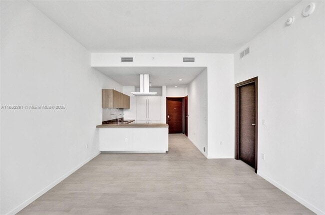 Building Photo - 1000 Brickell Plz