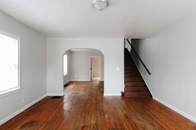 Foto del edificio - Close to Campus: In-Unit Washer and Dryer