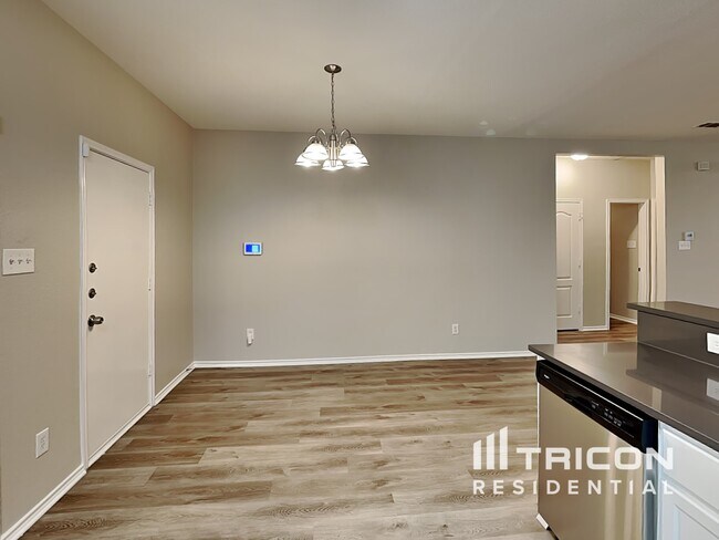 Foto del edificio - 207 Moonlight Dr