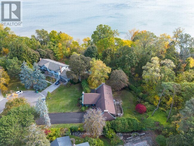 Photo du bâtiment - 1294 Gatehouse Dr