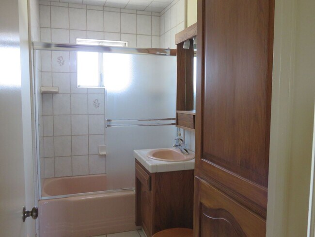 Foto del edificio - 2bd/2ba + 1bd/1ba country living home