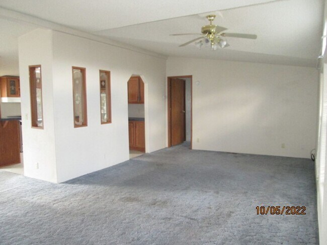 Building Photo - Close to I-10 for easy communte