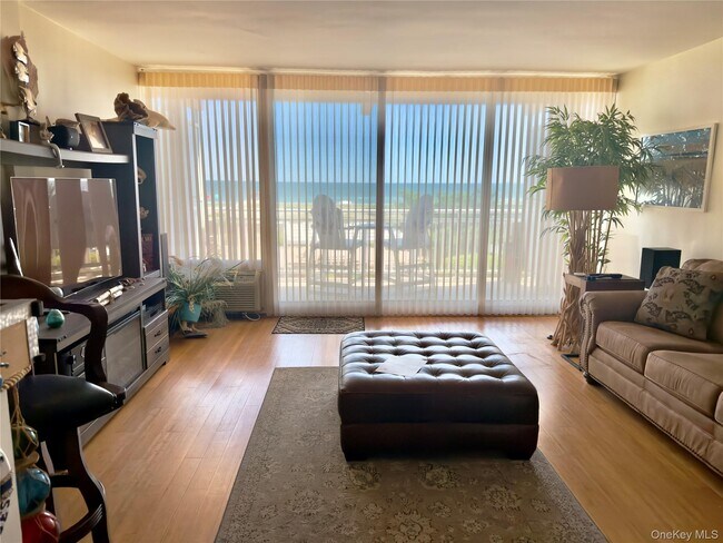Foto del edificio - 830 Shore Rd