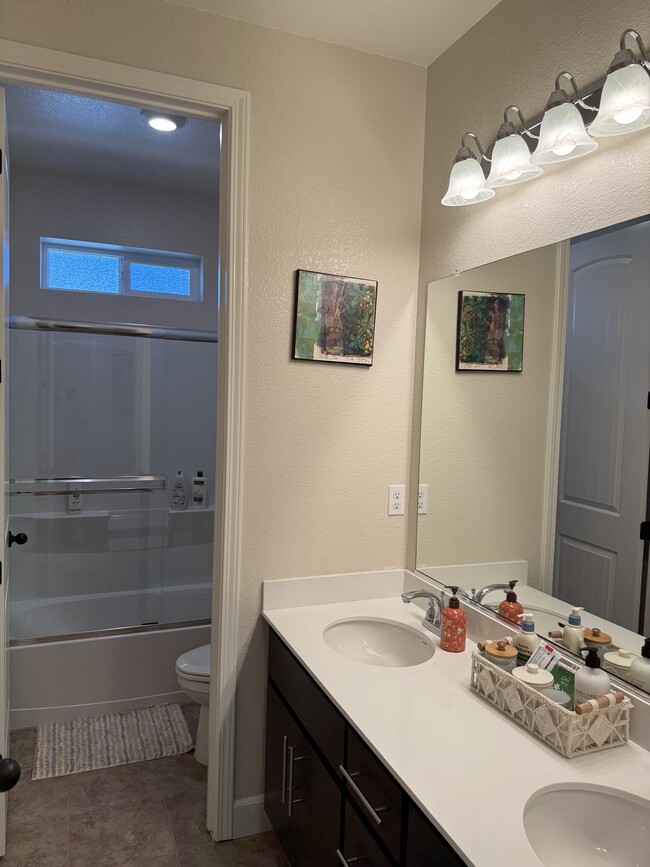 Foto del edificio - 501 Aster St