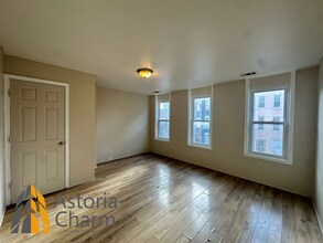 Building Photo - 910 Edmondson Ave