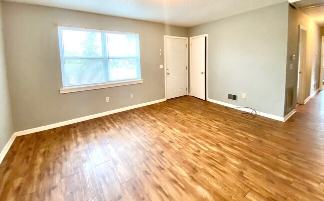 Foto del edificio - 2128 Oaktop Dr