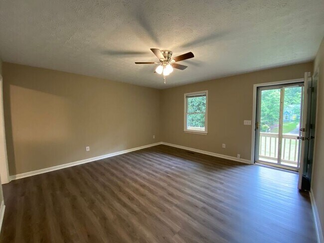 Foto del edificio - 7045 Hickory Dr
