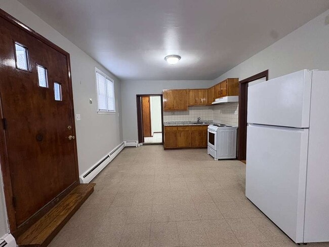 Building Photo - 514 Main St