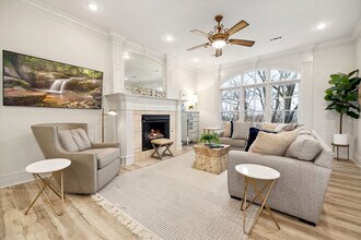 Building Photo - 222 S Block Ave