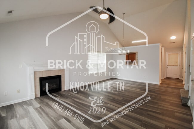 Building Photo - 900 Glendower Way