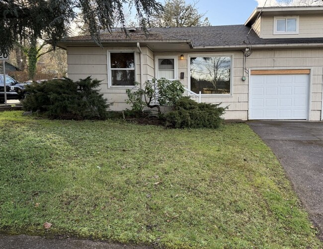 Updated 2 bedroom 1 bath duplex in Eugene! - Updated 2 bedroom 1 bath duplex in Eugene! House