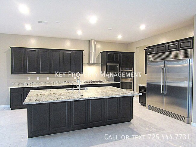 Building Photo - 5 BEDROOM 5 BATH HOME WITH POOL AND SPA IN...