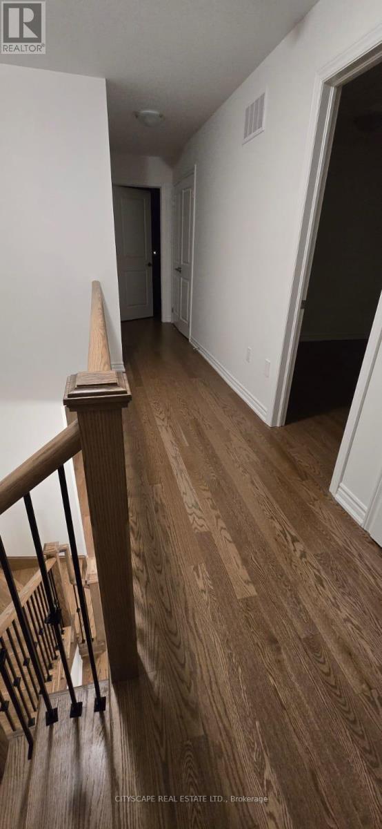 Photo du bâtiment - 1136 Tanbark Ave