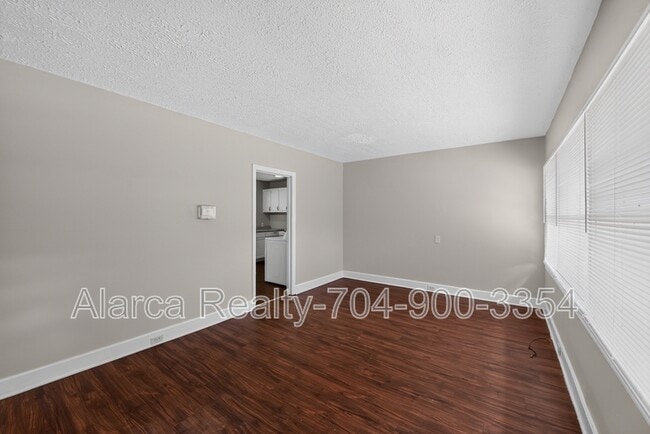 Foto del edificio - 1007 Green Cir Dr