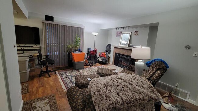 Foto del edificio - 435 E Creekside Cir