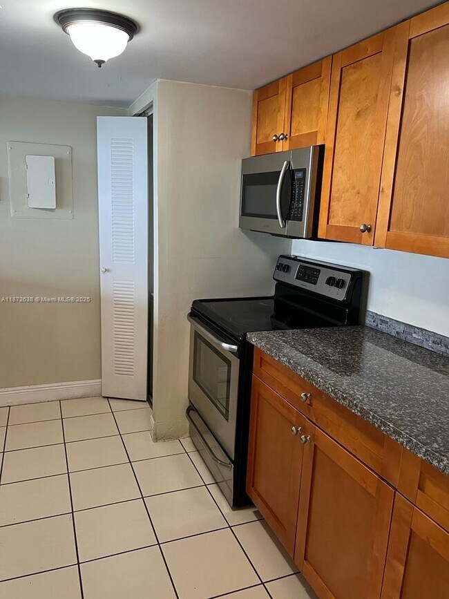 Building Photo - 7601 E Treasure Dr