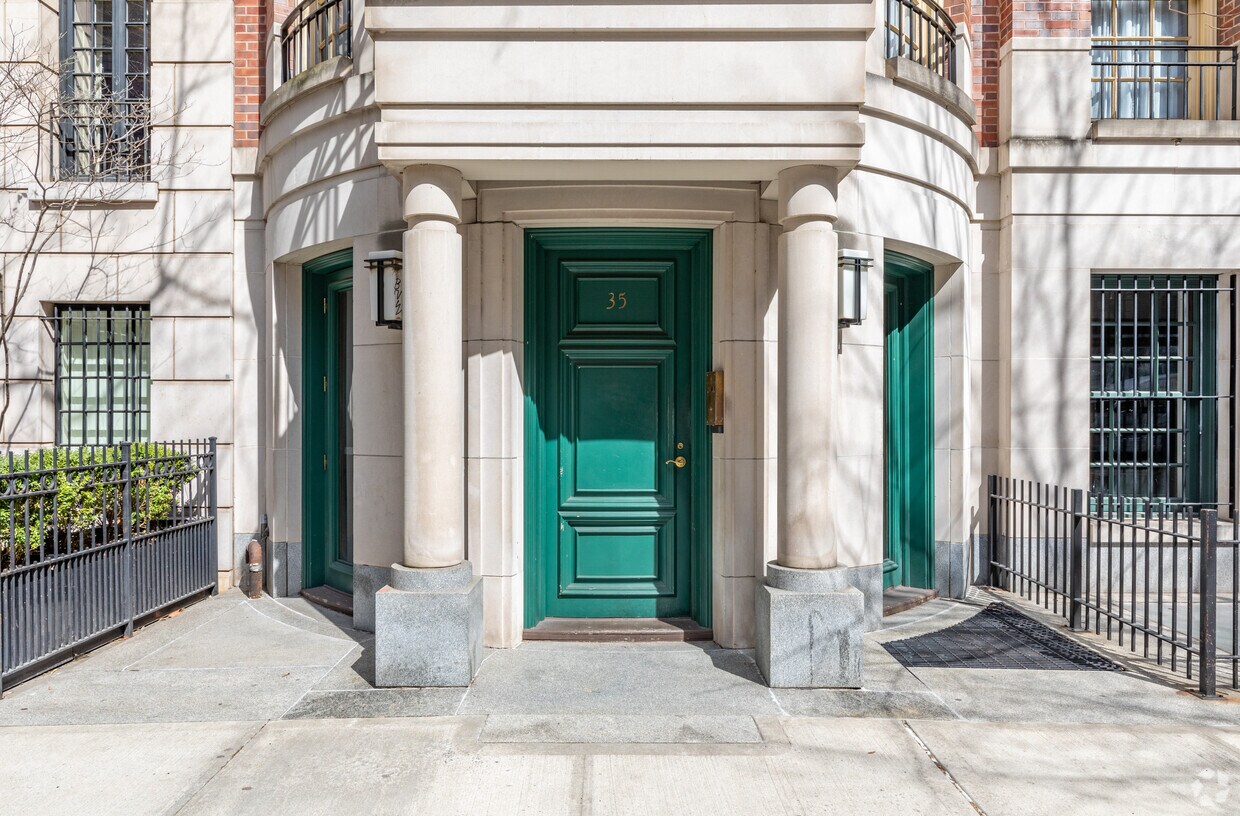 Foto del edificio - 35-39 E 63rd St