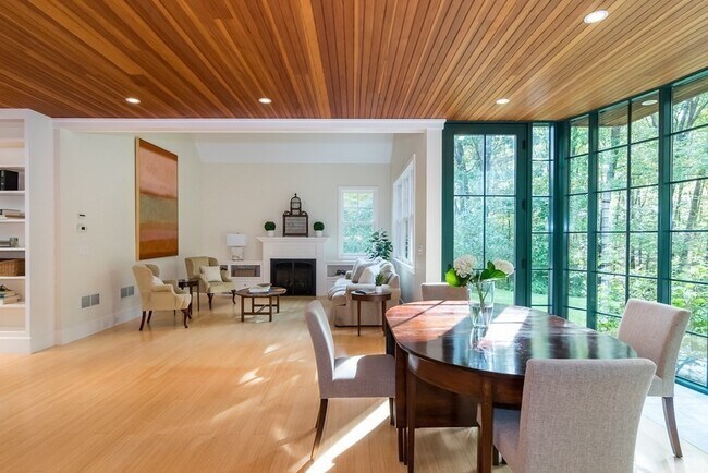 Foto del edificio - 32 Nason Hill Rd