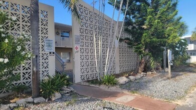 Building Photo - 202 Caroline St