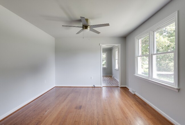 Foto del edificio - 10429 W Providence Rd