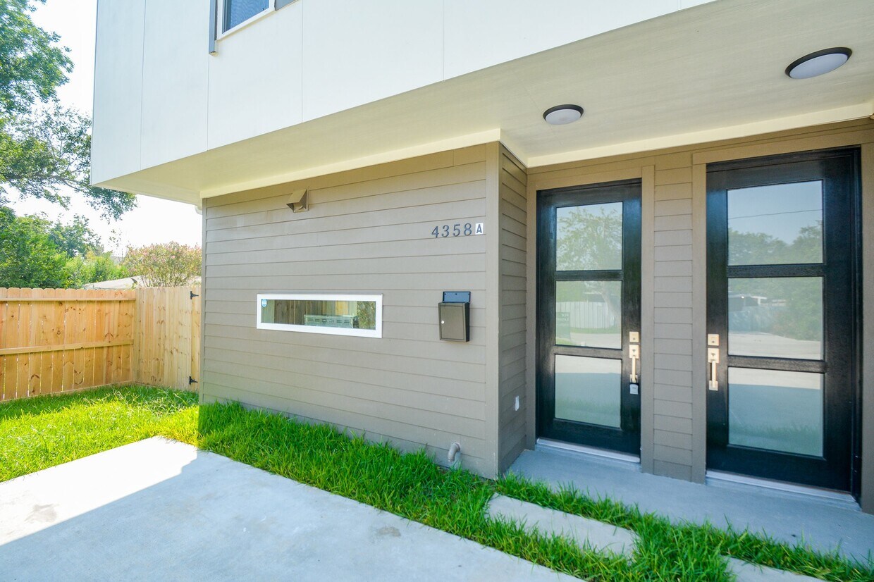 Foto principal - 4358 Clover St