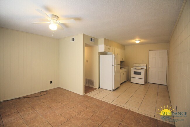 Building Photo - Efficient 2 Bedroom Duplex in Fort Walton Beach
