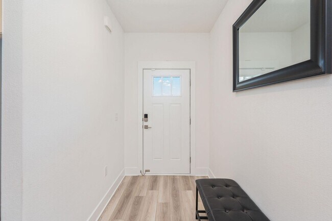 Foto del edificio - Modern Luxury Meets Everyday Comfort in This Beautiful 4 Bedroom!