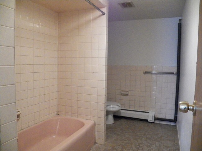 Building Photo - Large 1 bedroom 29th St Dr SE Near Walgreens!
