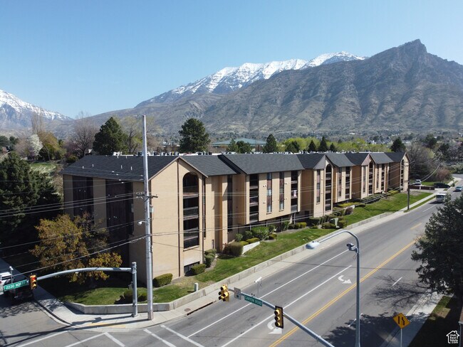 Foto del edificio - 2244 N Canyon Rd