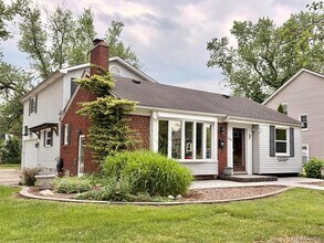 Building Photo - 2111 Earlmont Rd