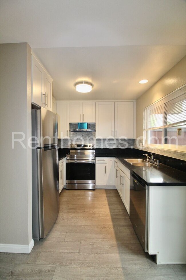 Building Photo - 9405 Gold Coast Dr
