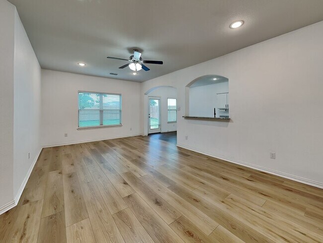 Foto del edificio - 1548 Woodlake Dr