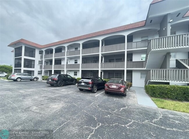 Building Photo - 651 Pine Dr
