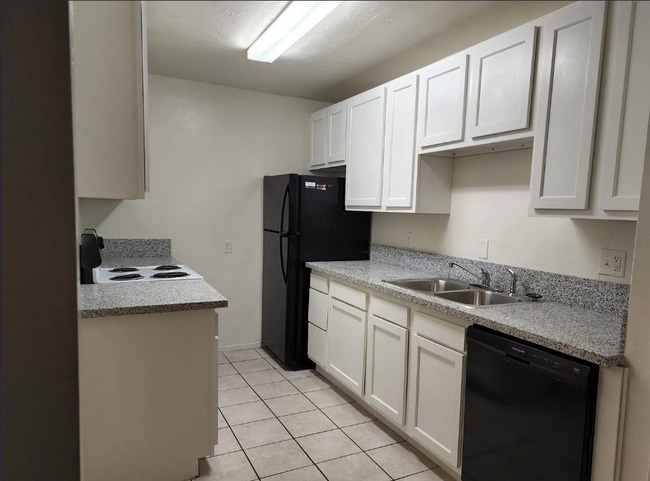 Cocina - 415 E Waverly St