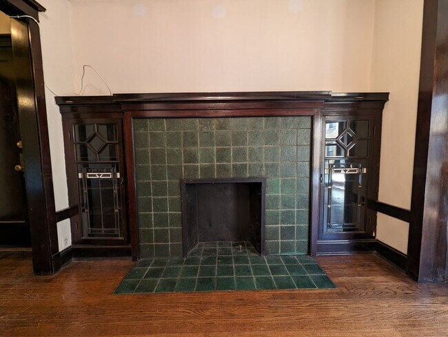 Foto del edificio - 2418 N Sawyer Ave