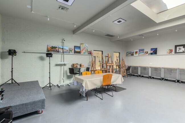 Foto del edificio - 7910 E Camelback Rd