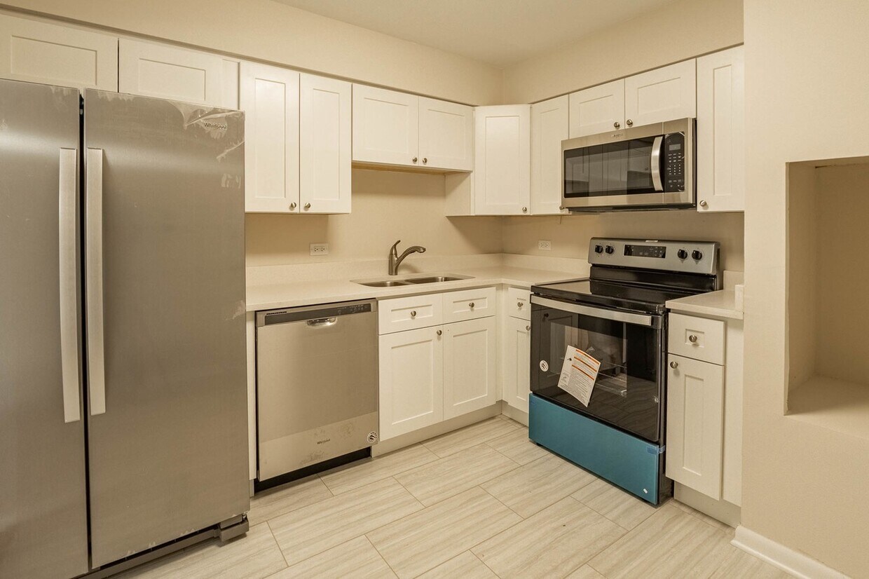 Kitchen - 8860 N Western Ave