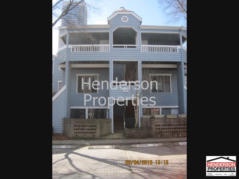 Primary Photo - 419 E 8th St