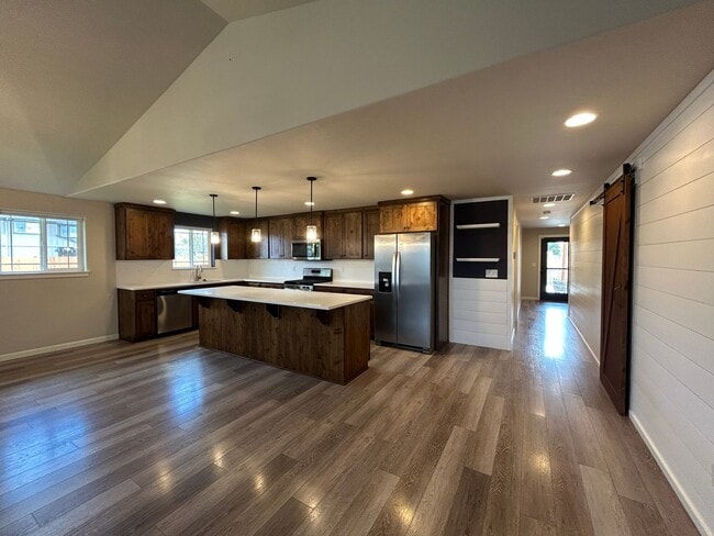 Building Photo - Corner Lot 3 Bed / 2 Bath Home with RV Parking – NW Redmond