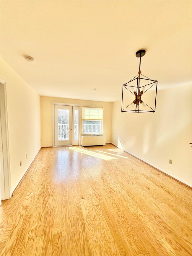 Building Photo - 309 Sutton Dr