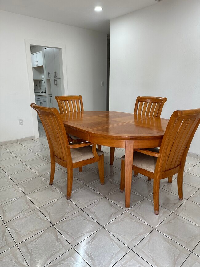 Foto del edificio - 811 NE 2nd Pl