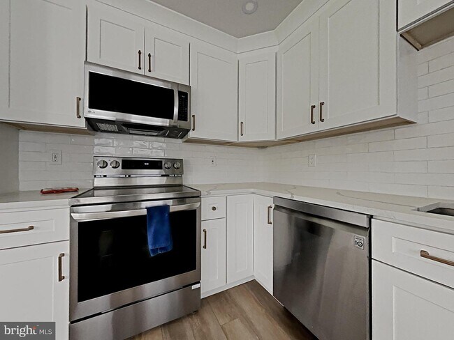 Building Photo - 129 N Park Rd