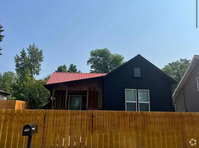 Building Photo - 555 Kalispell Ave