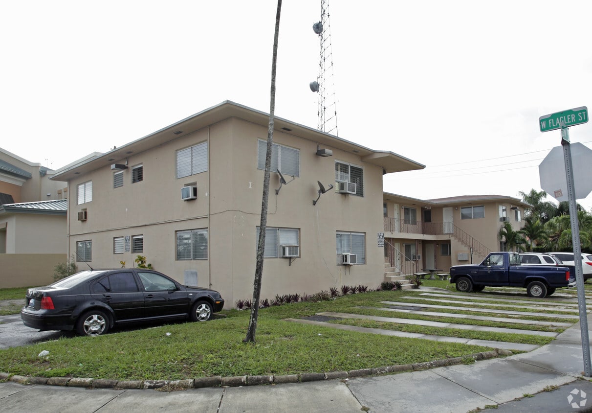 Building Photo - 1 SW 59th Ct